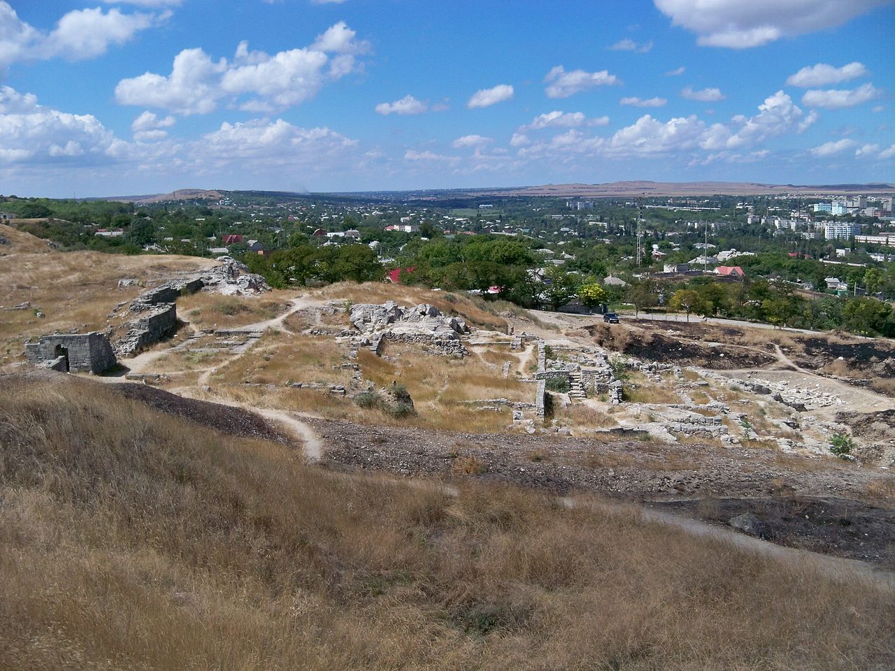 Гора Митридат и руины Пантикапея
