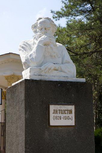 Л. Н. Толстому