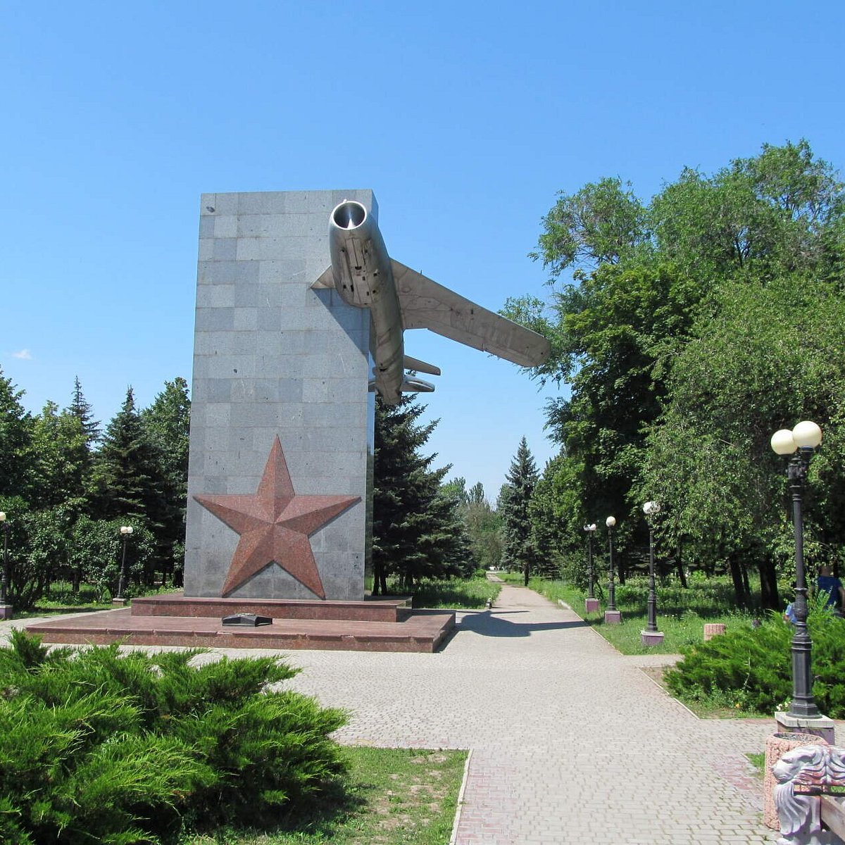 Памятник летчикам, совершившим воздушные тараны