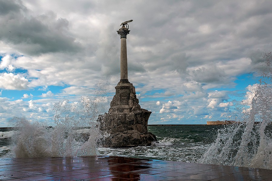 Памятник русским подводникам