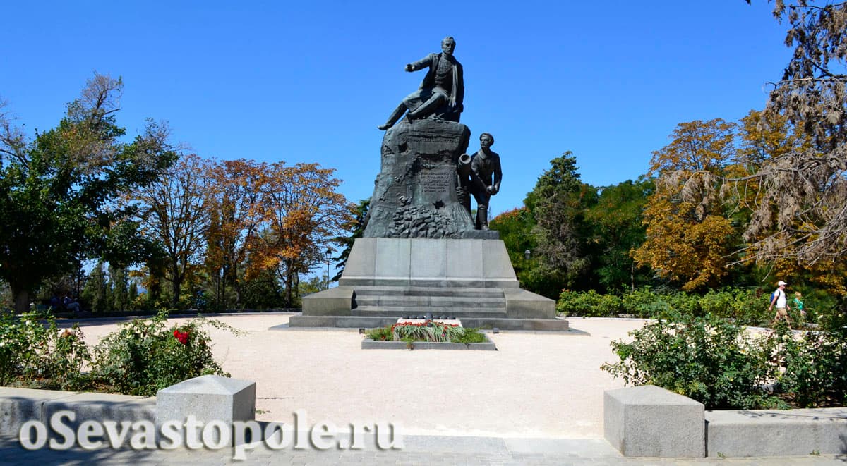 Памятник адмиралу В. А. Корнилову