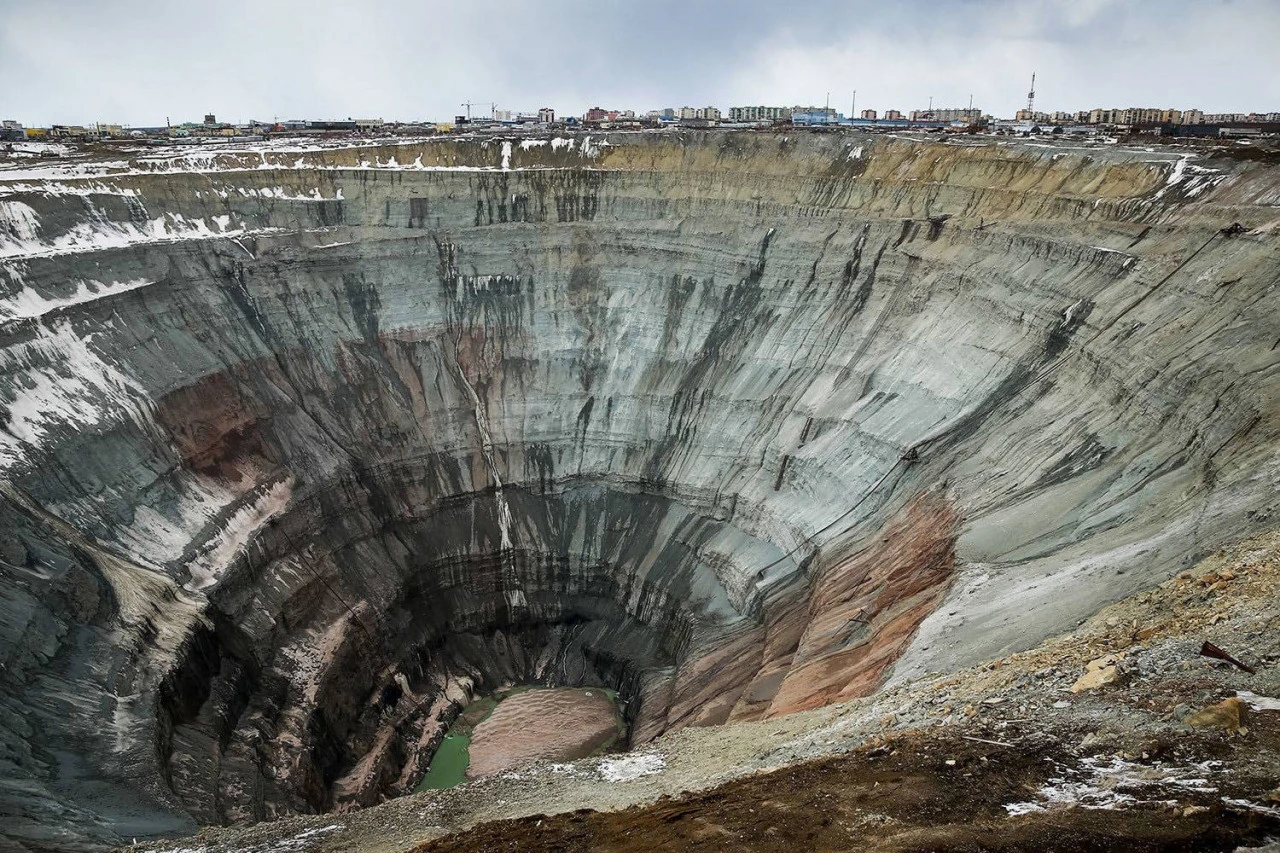 Шахта Мира