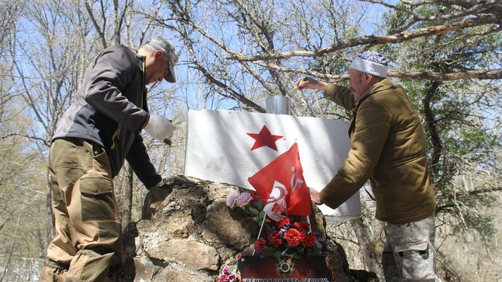 Памятник партизанам на перевале Чучель