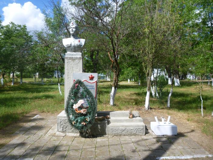 Памятник Герою Советского Союза снайперу Татьяне Игнатовне Костыриной