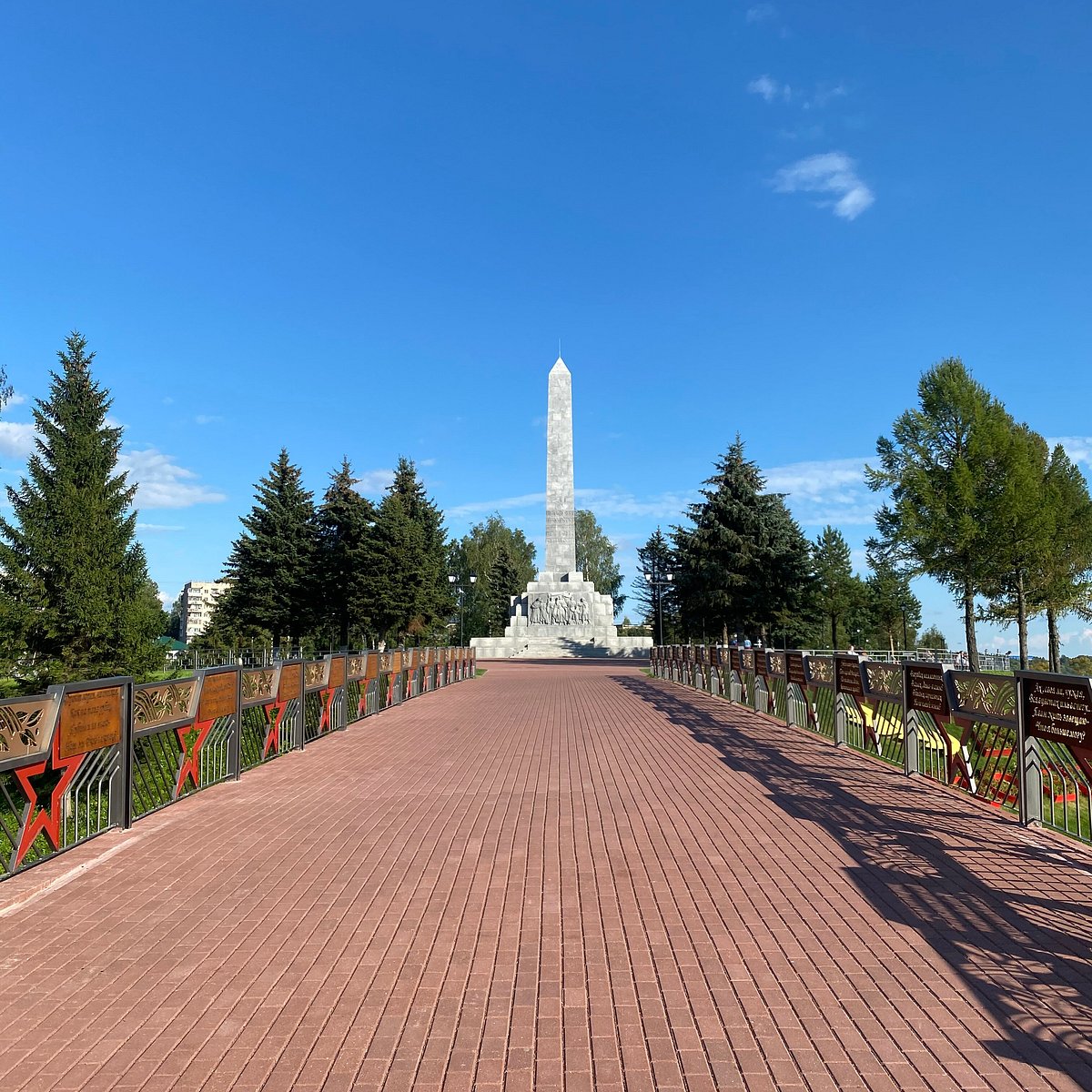 Обелиск героям-освободителям на высоте 147,3.