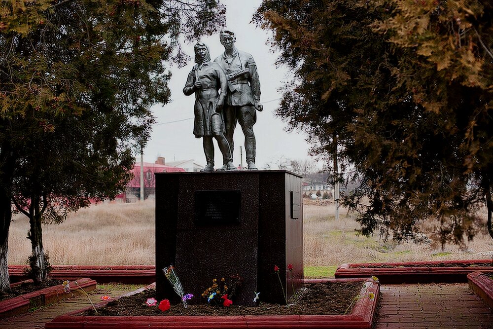 Памятник партизанам Старокарантинских каменоломен